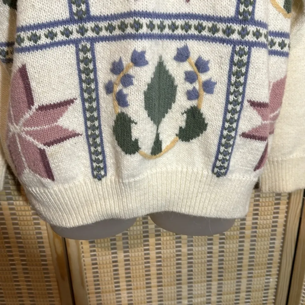 Alfred Dunner Vintage 1990s Y2K Cream Sweater With Embroidered Pattern Large - Image 8