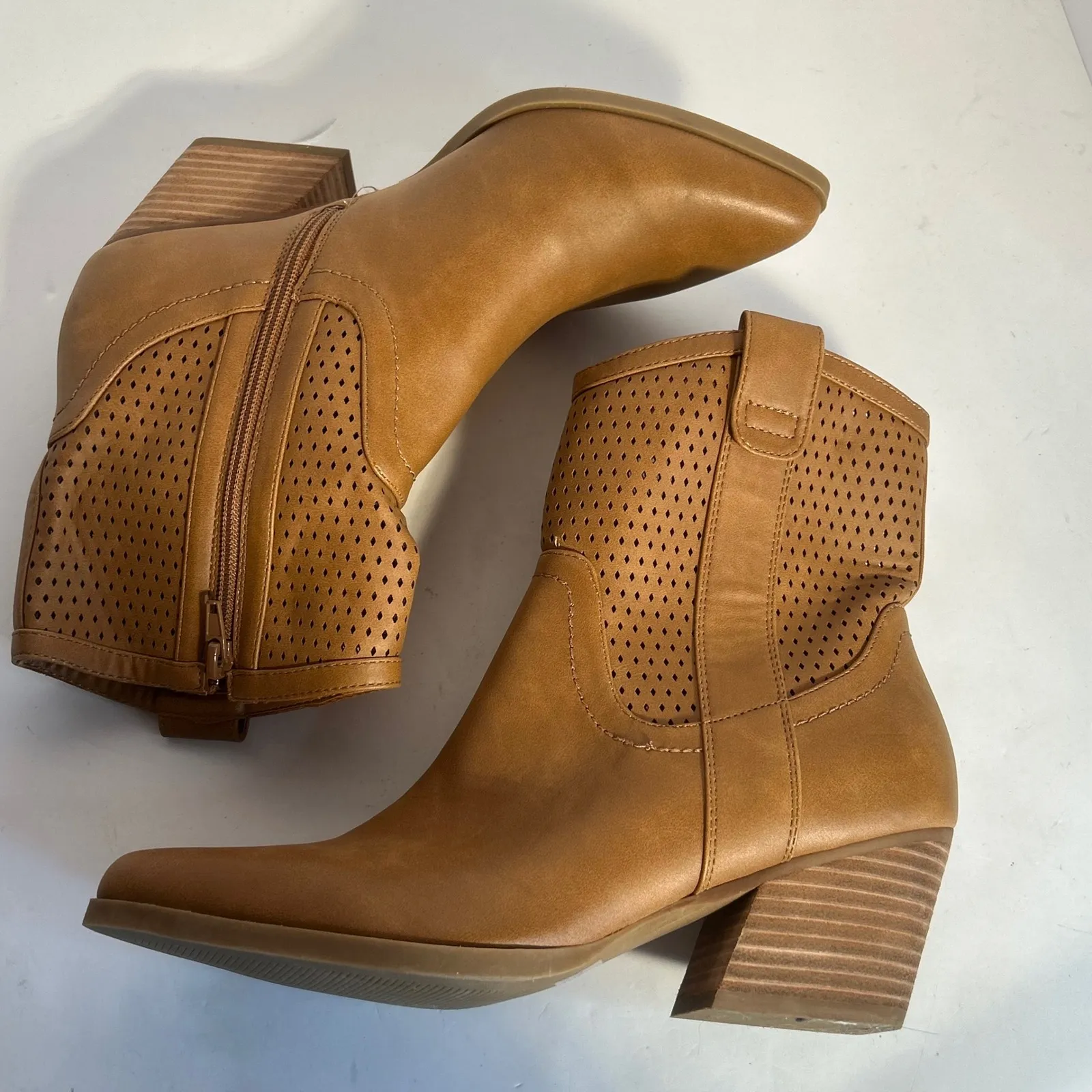 Dolce Vita Kirby Tan Perforated Ankle Boots Women's Size 9 Stacked Heel Brown - Image 8