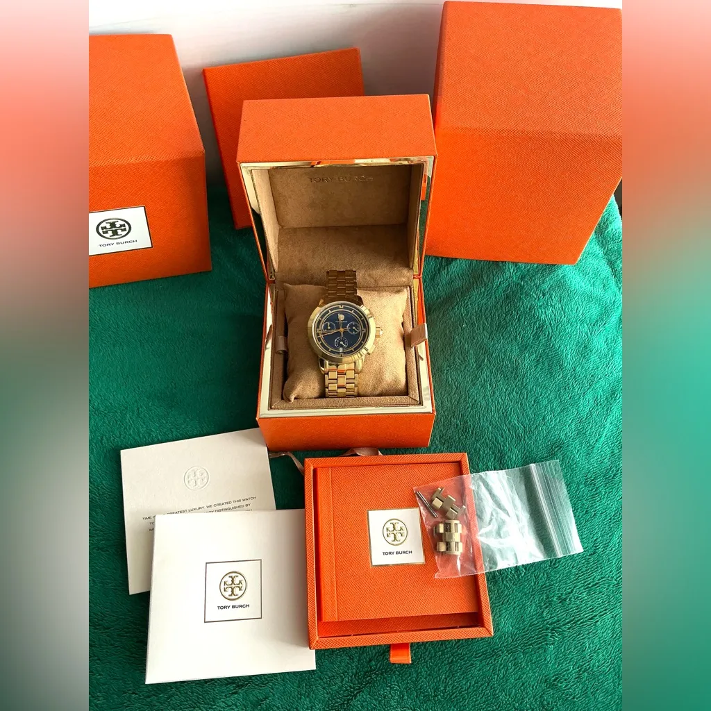 Beautiful TORY BURCH dress watch 🔥🔥🔥 - Image 11