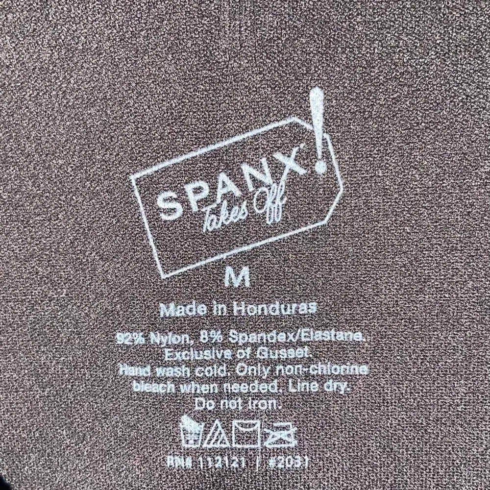 Spanx Takes Off black seamless size medium leggings. - Image 4