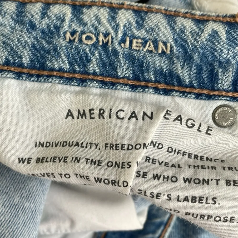 American Eagle Outfitters Blue Relaxed Mom Jeans Distressed - Image 5
