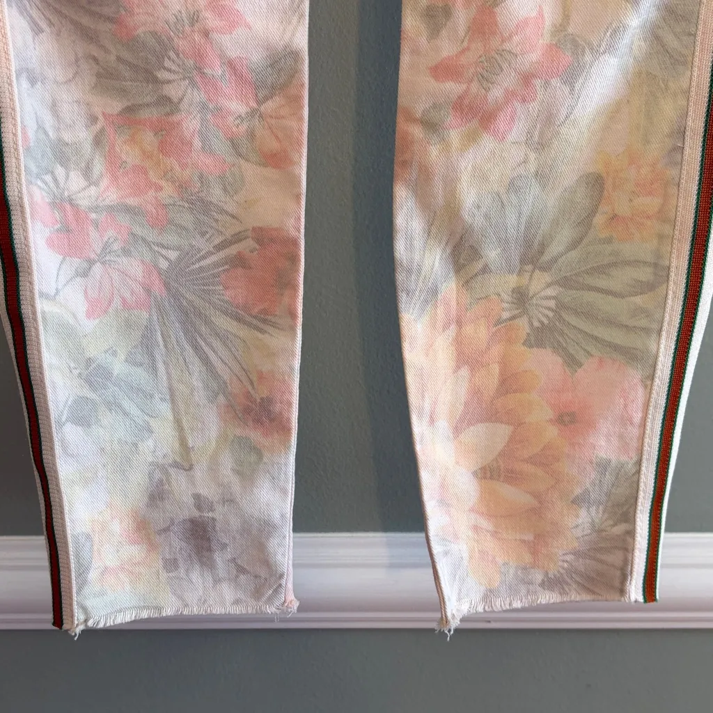 Mother Size 27 The Looker Ankle Fray Jeans in So Far Gone Floral Red - Image 4