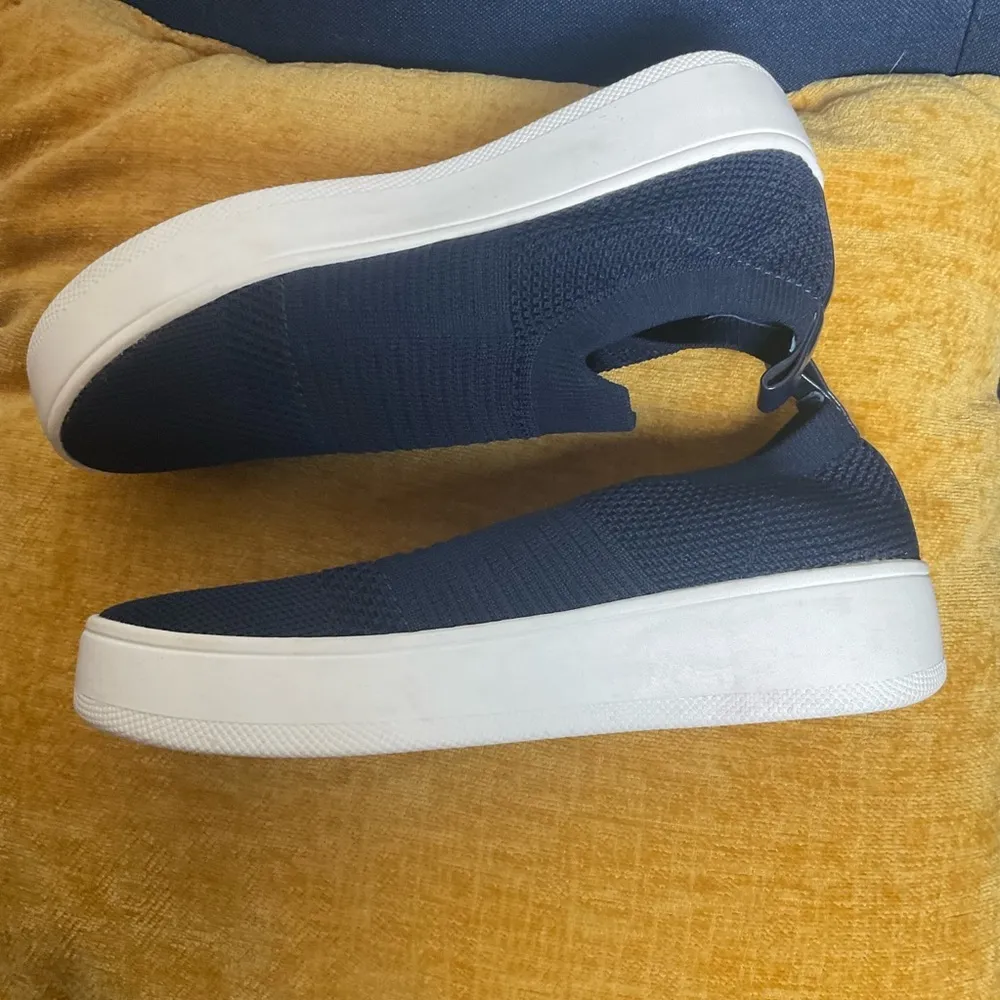 Steve Madden Women's Beale Sneaker Navy Slip-On Sneakers size 6.5 - Image 7