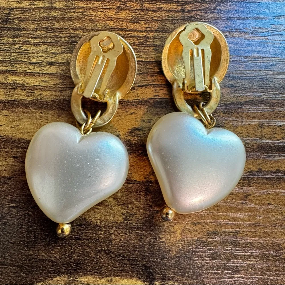 Vintage Faux Pearl Heart Goldtone Clip On Earrings Gold - Image 2