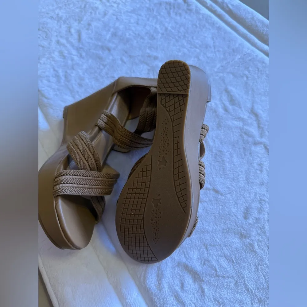 Sandal up wedges light brown women back zipper wedges sandals size 8 - Image 10