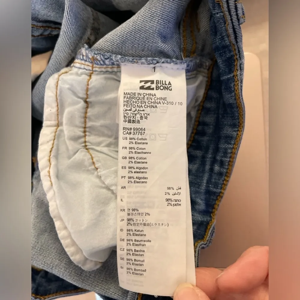 Billabong Buttoned Up button fly light wash raw hem distressed 5 pocket short 29 - Image 8