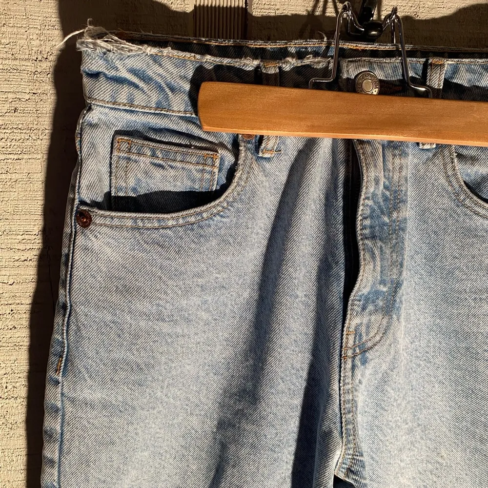 Zara Women's‎ size 4 Light Wash Straight Leg High Rise Jean Pants - Image 2