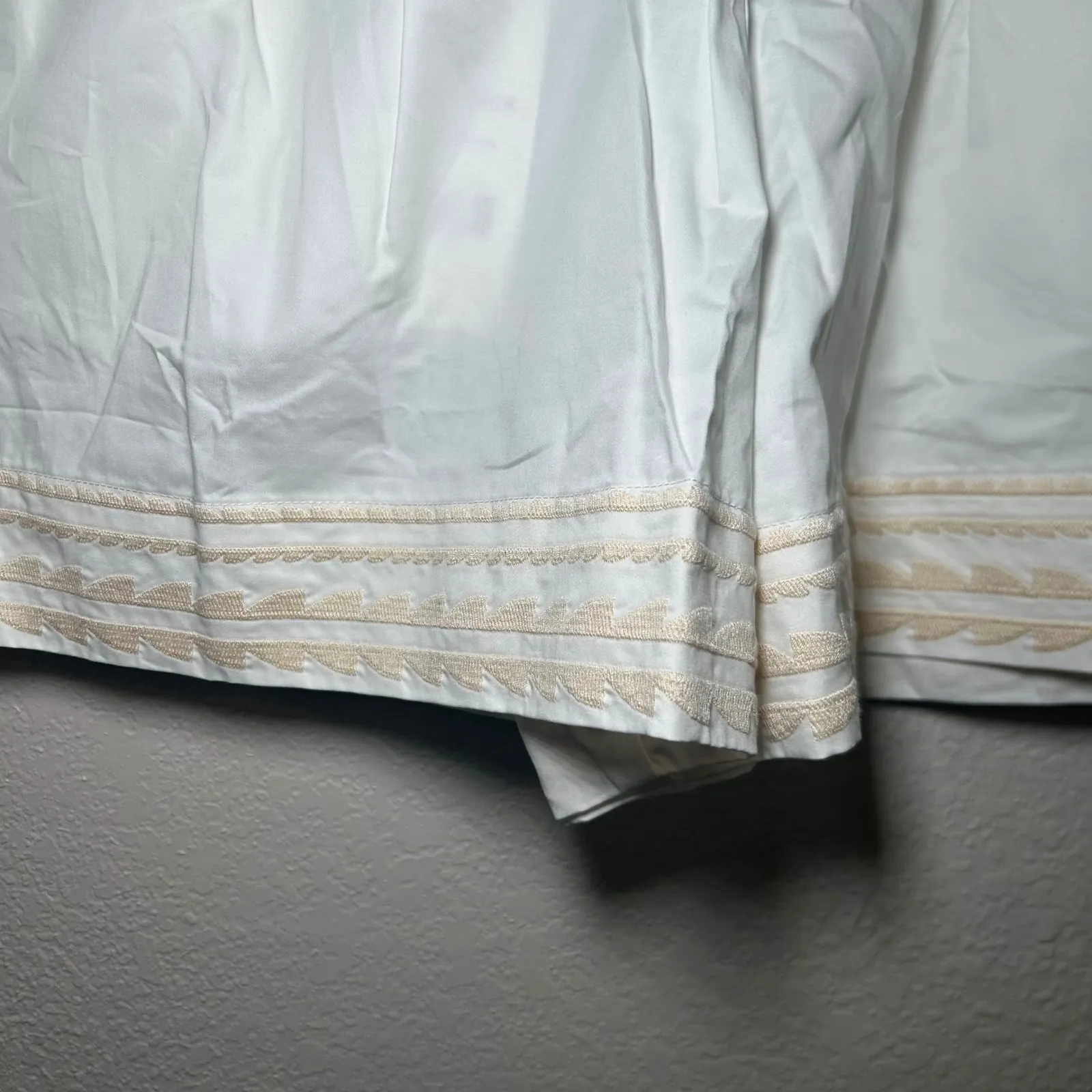 NWT Tuckernuck White Embroidered Smocked Shorts Womens L preppy minimal nautical - Image 3