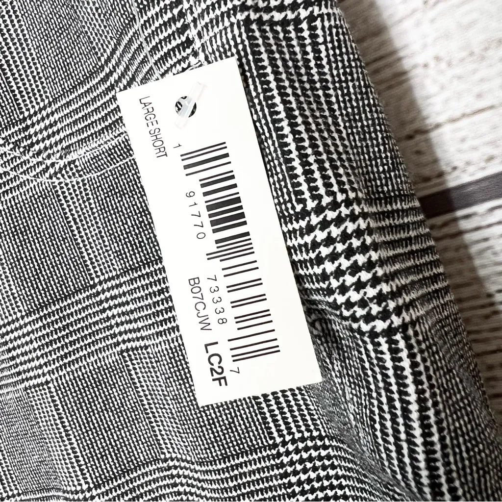 NWT Black & Gray Checkered Plaid Pull - Image 8