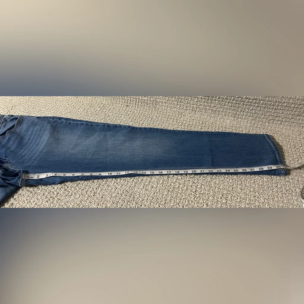 Old Navy Women's Straight Leg Blue Jeans - Image 5