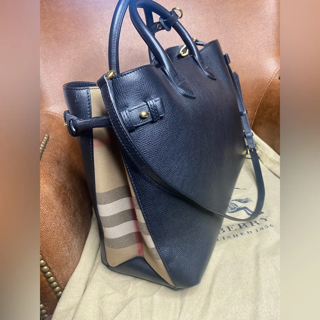 Burberry  Black Leather Banner Tote Bag with Nova Check Sides - Image 2