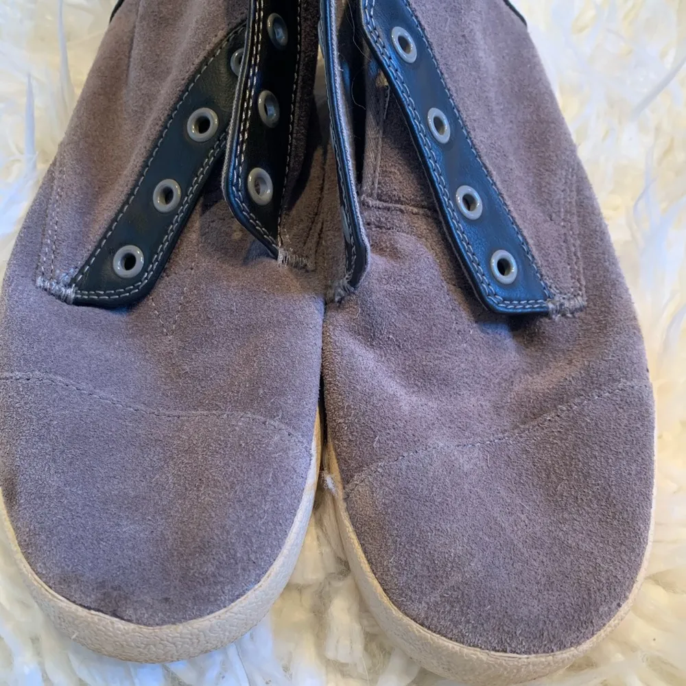 Toms lace up shoes sz 6.5 Oxford grey suede read - Image 5