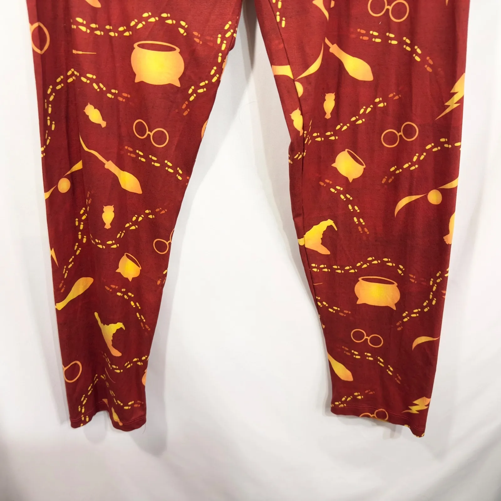 Harry Potter Leggings XL Red Gold Quidditch Wizard Broomstick Gryffindor 246 - Image 5
