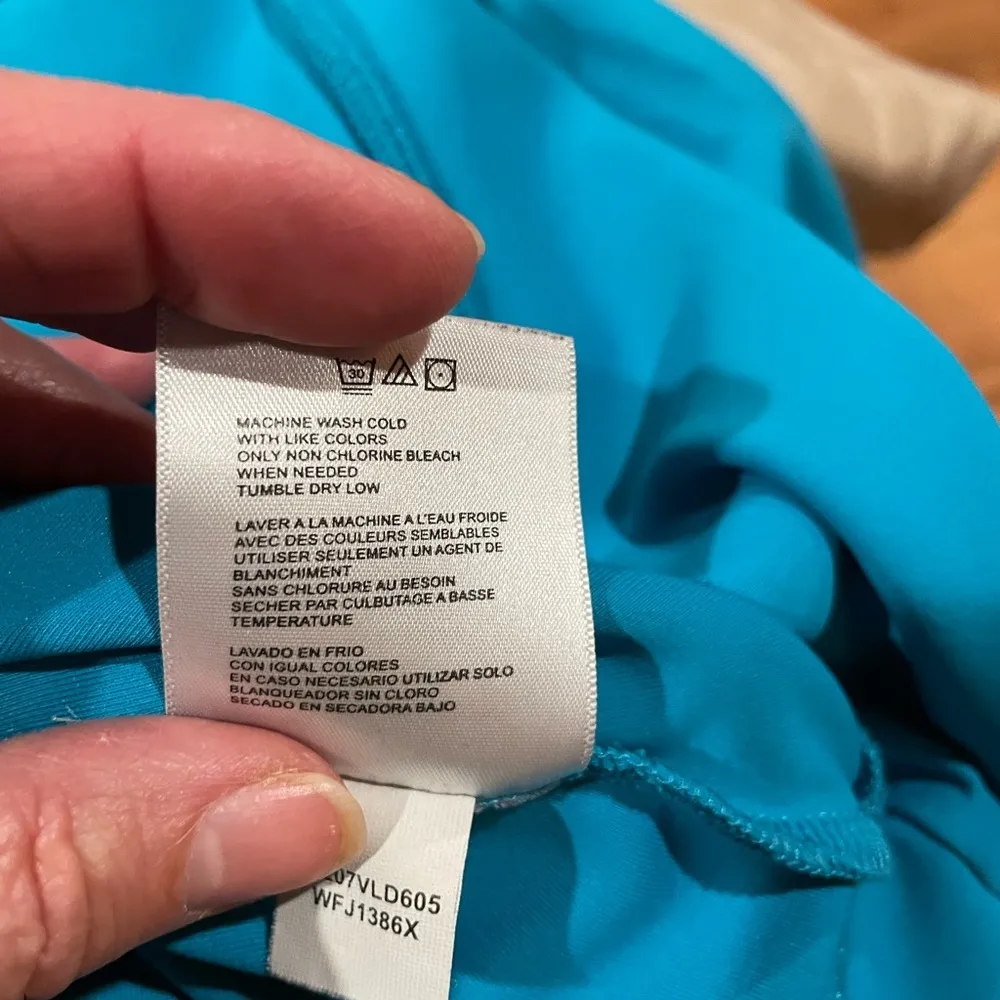 New Balance Women’s Lightning Dry Light Blue Athletic Jacket size Large used - Image 8