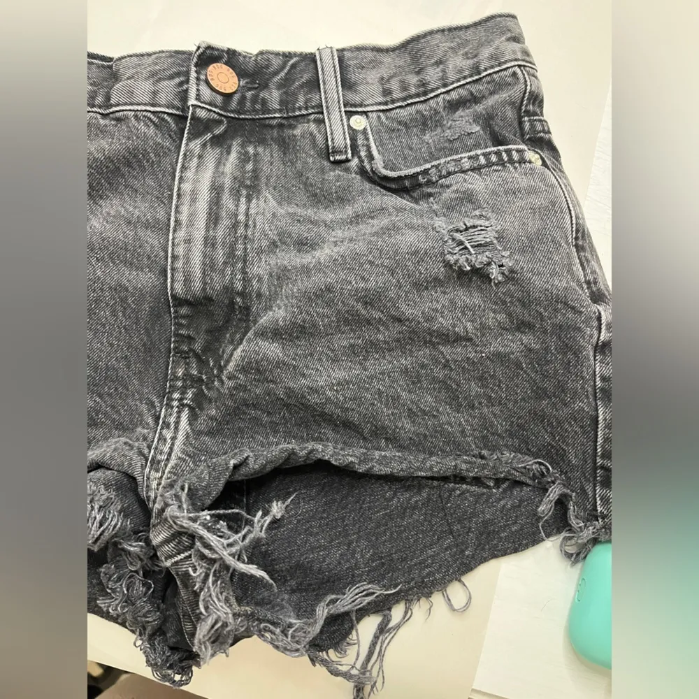 BDG High Rise Girlfriend Denim Raw Hem Black Shorts Sz 26 - Image 7