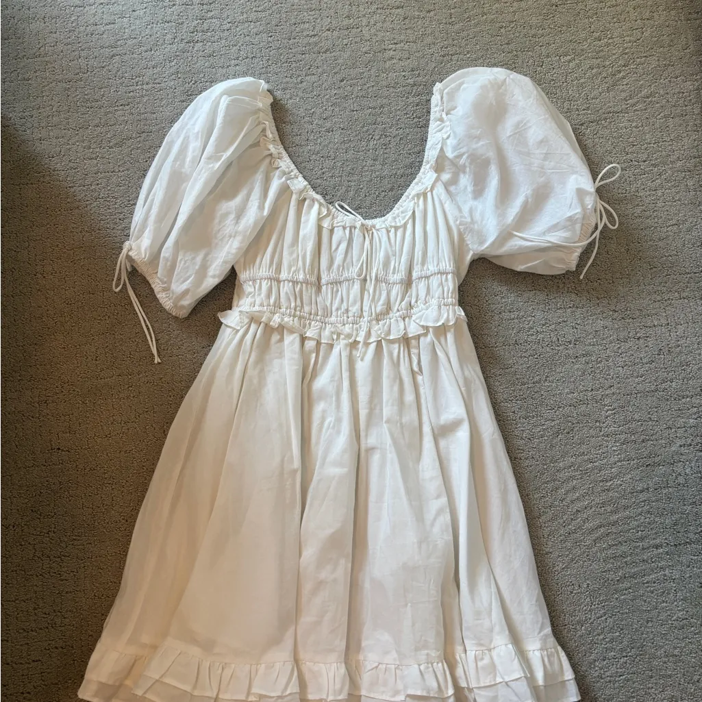 En Saison White Mini Dress with Ruffle Hem - Image 3