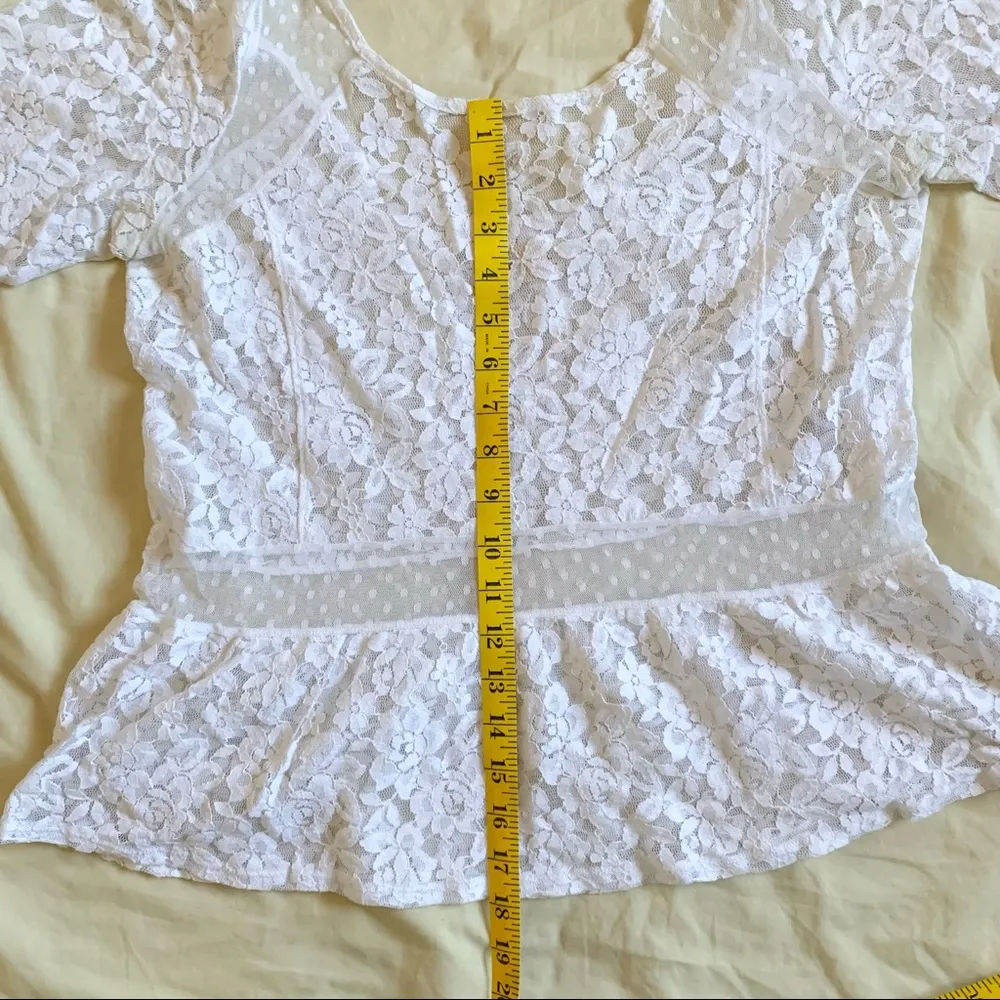 Hollister  White Lace Peplum Blouse Size L - Image 8