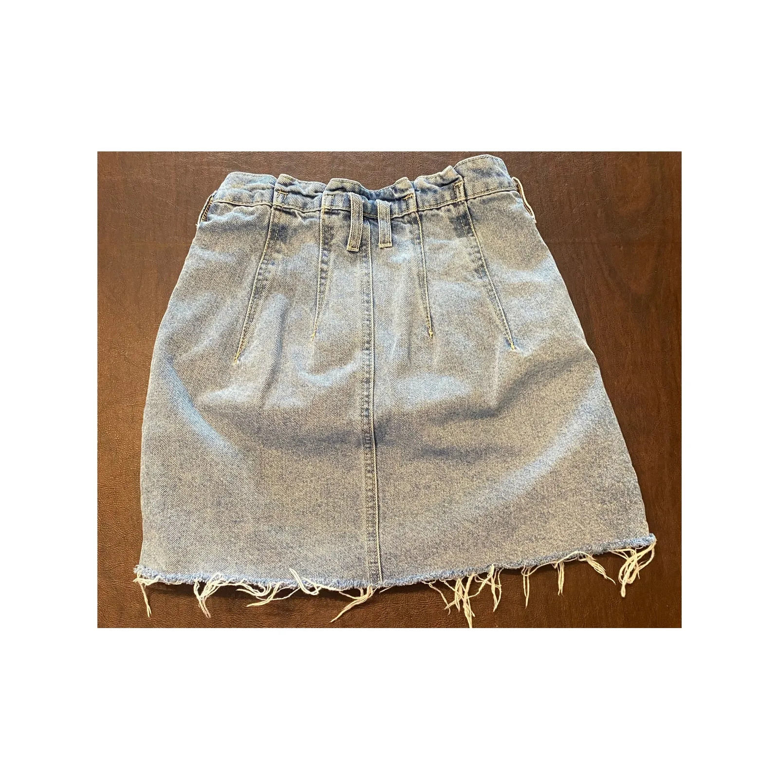 We The Free Gathered Waist Raw Hem Button Fly Light Wash Denim Mini Skirt Sz 25 - Image 3