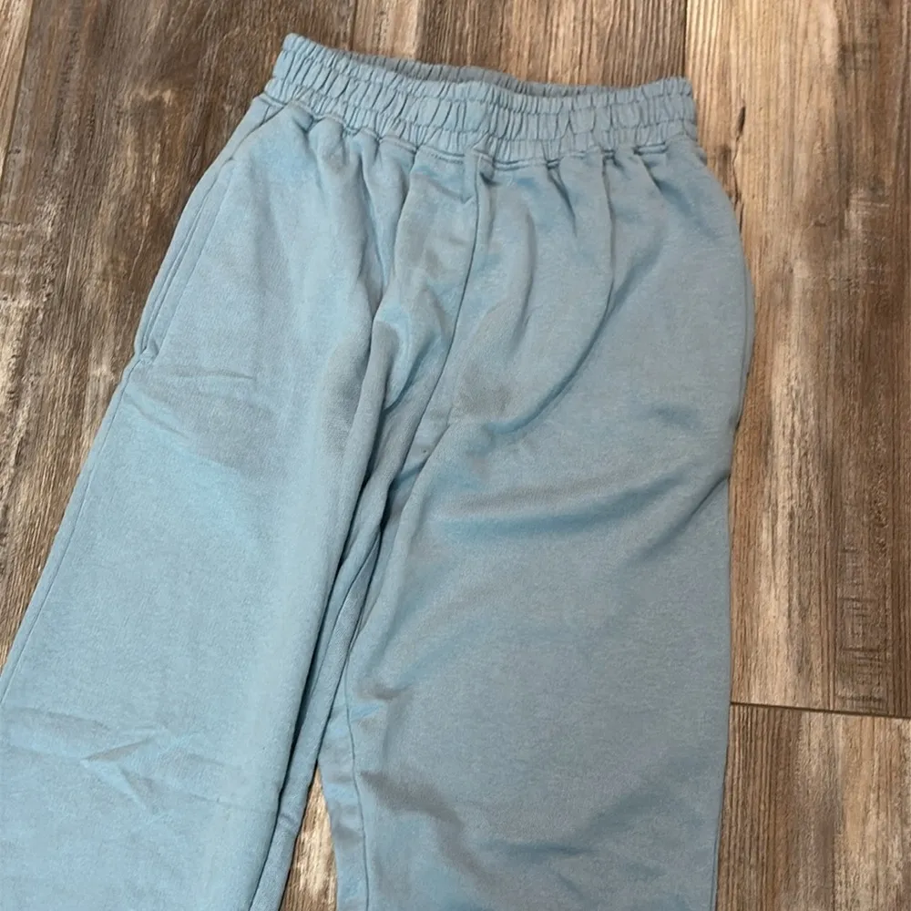 Missguided light blue sweatpants size 6 - Image 4