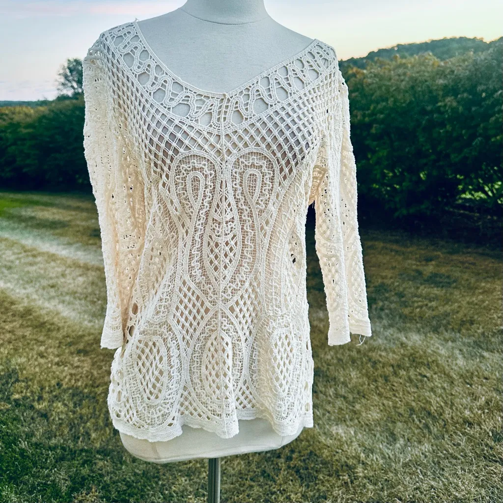 Adiva off white crochet knit shirt - Image 3