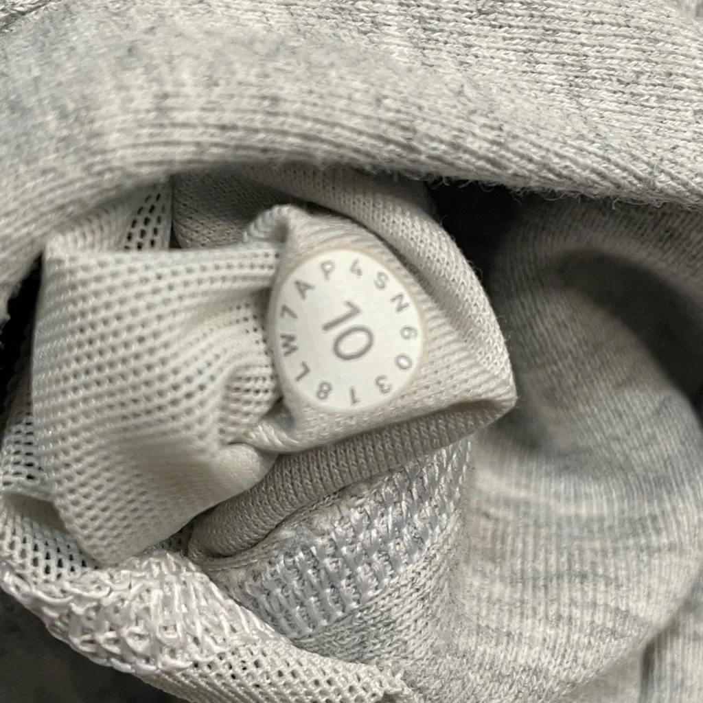 Lululemon  Hit Reset Cotton Gray Short Size 10 - Image 8