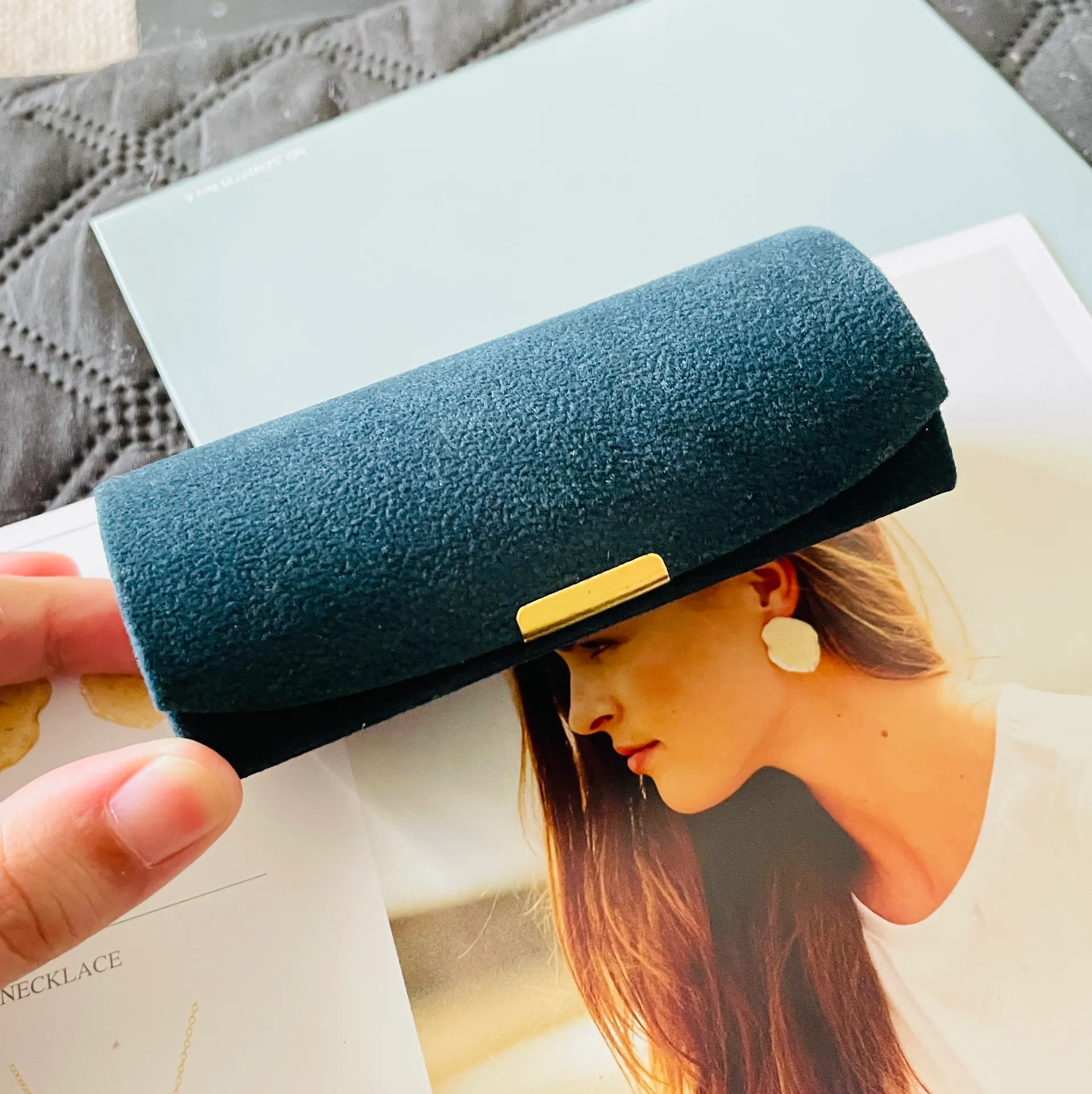 9k Butterfly Earring Stud + A Jewelry Box Gold - Image 4