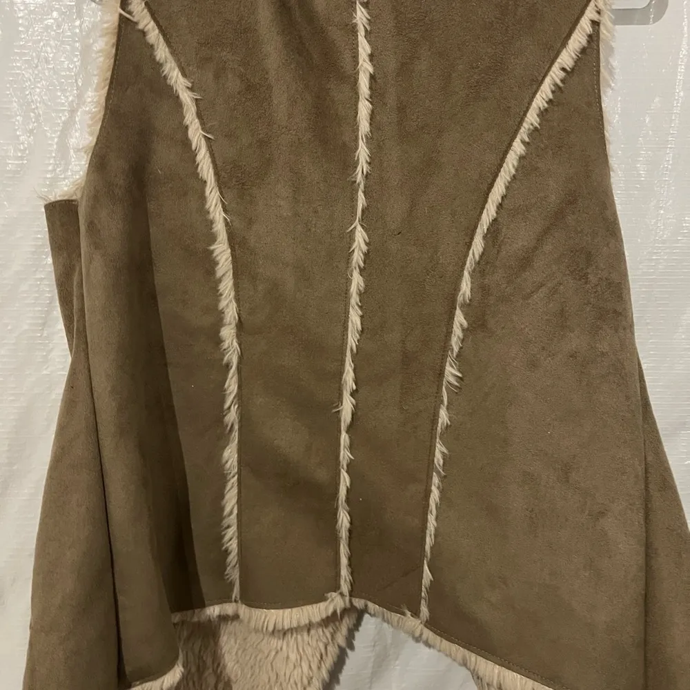 YMI Tan Faux Fur Vest Size Medium - Image 5