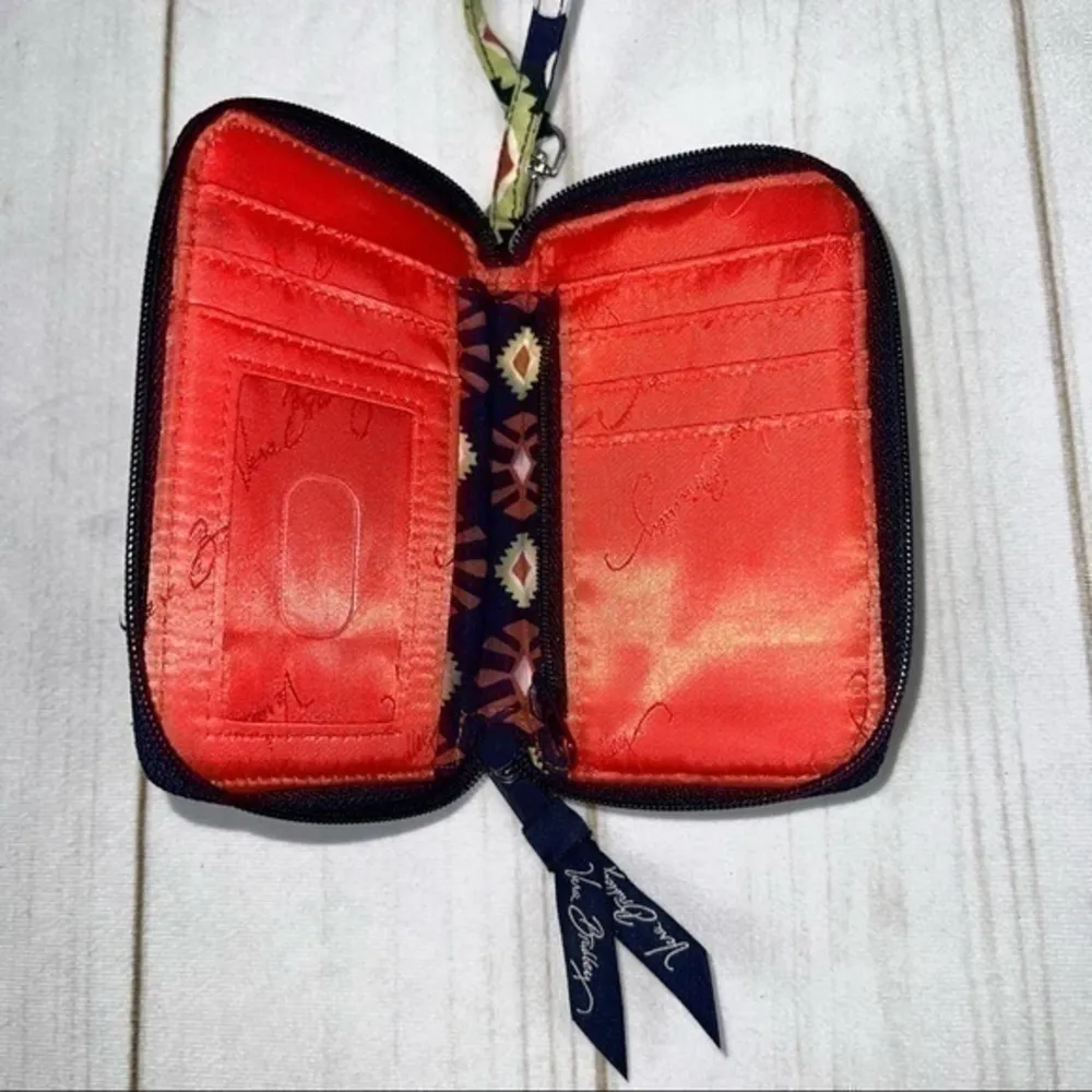 Vera Bradley  wristlet in Sun Valley Pattern - Image 5