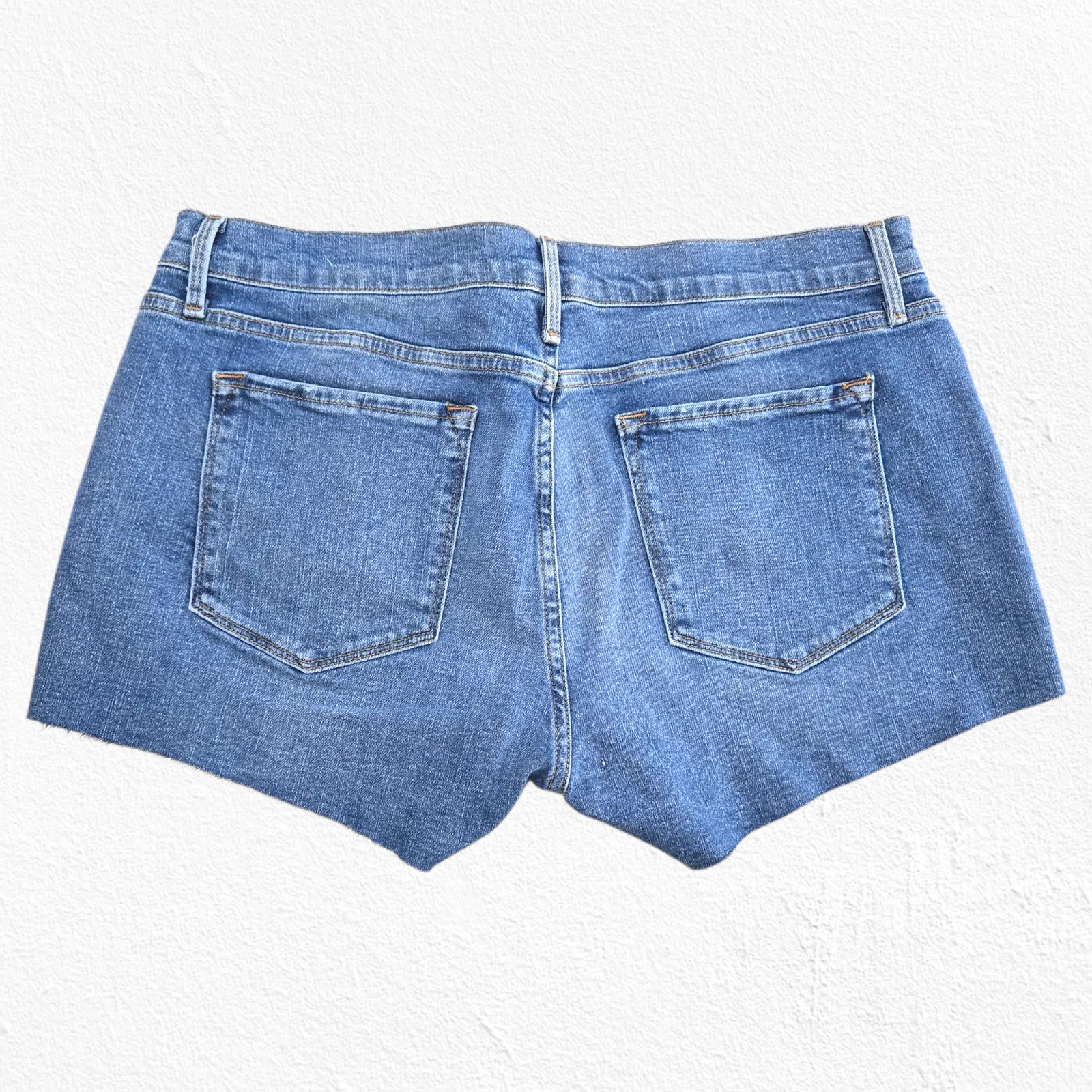 FRAME Le Cutoff Denim Shorts Bixby Wash Blue Raw Hem Mid Rise Size 31 NWT - Image 10