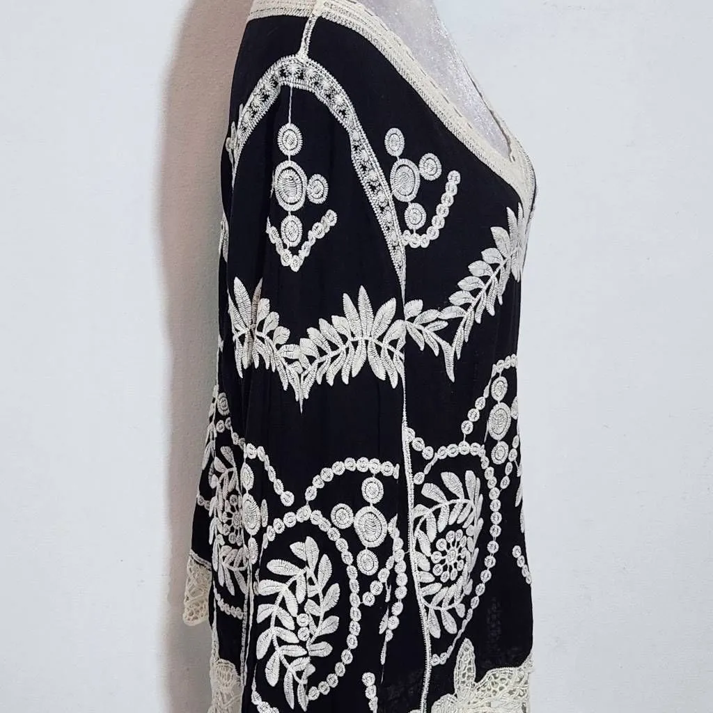 Lapis Black and Cream Boho Top with Crochet Lace Accents NWT Size Small - Image 5