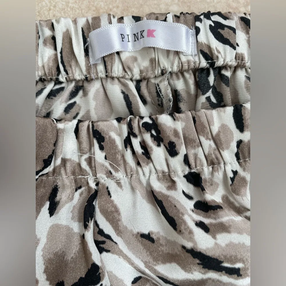 Pink Pajamas Brown/Tan Leopard Soft Buttery Smooth Casual Sateen Button Up; M - Image 7