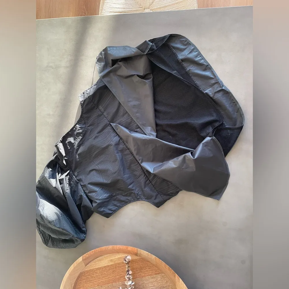 pull over vest with hood - Image 6