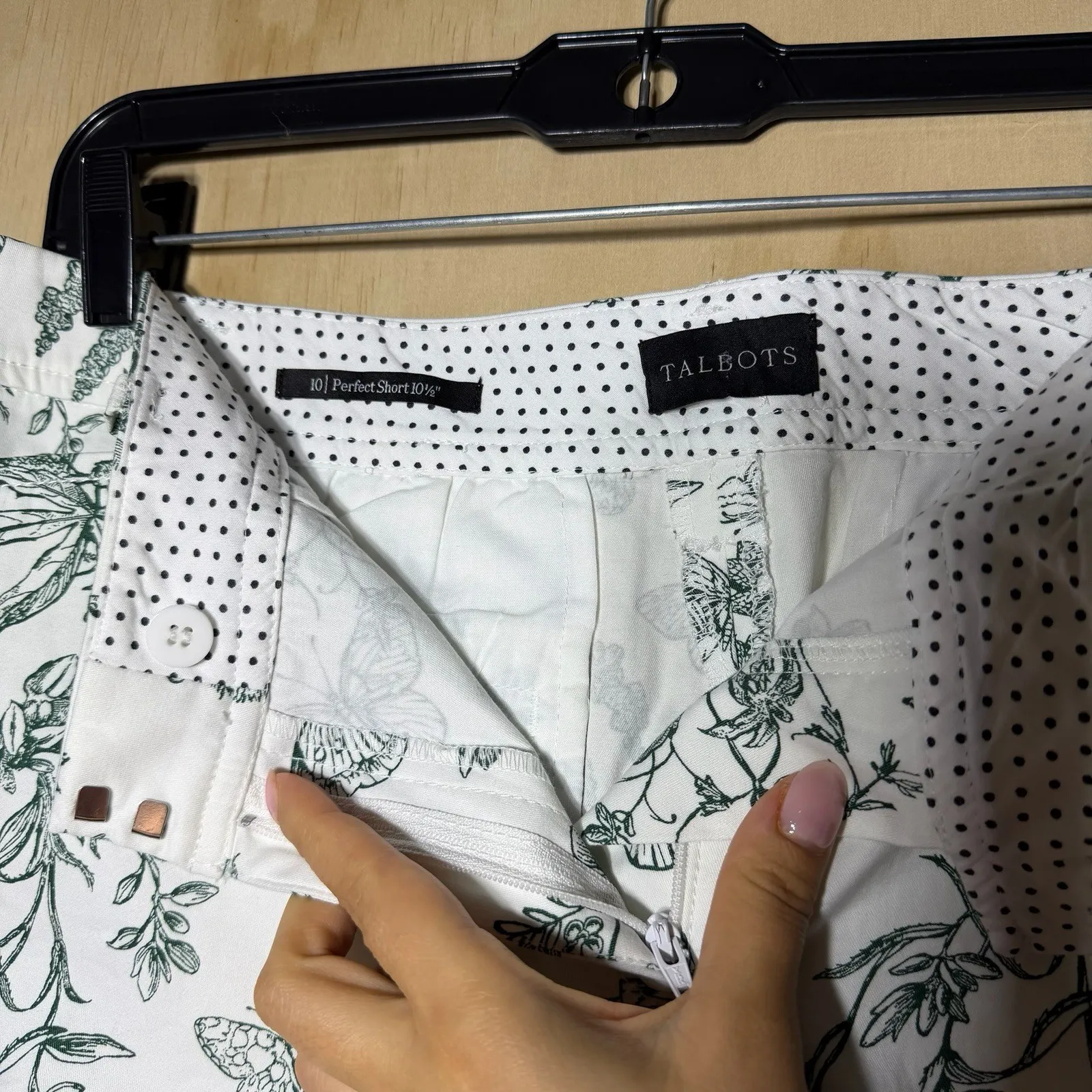 Talbots Perfect Shorts Size 10 Floral Butterfly Print White Green Bermuda - Image 8