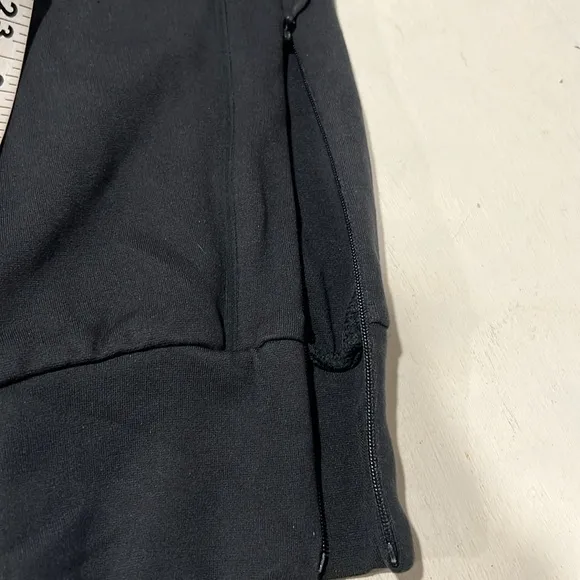 Fabletics  like new medium jogger pants with pockets‎ - Image 6