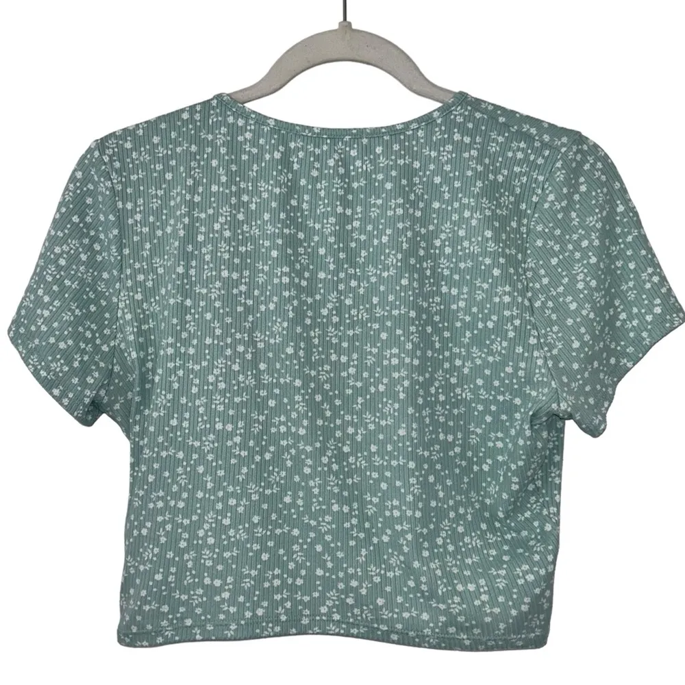 Mint Green & White Crop Top Shirt Floral Design Stretch Style Women’s Size Large - Image 2