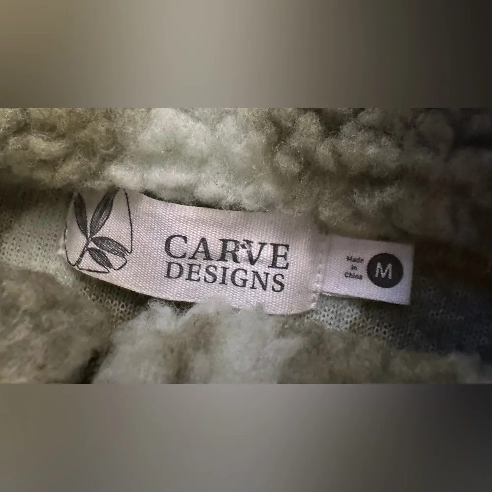 Carve Designs fleece 1/4 zip, size Medium - Image 4