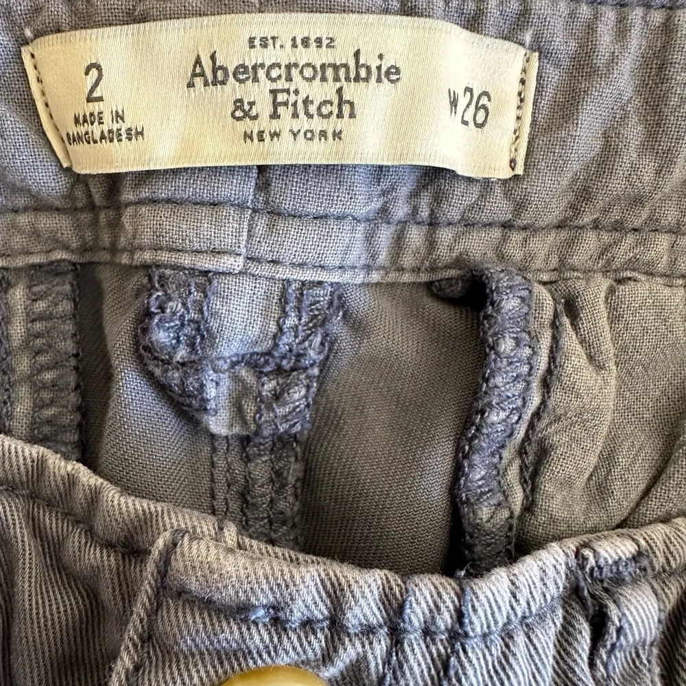Abercrombie & Fitch casual trousers, low rise relaxed fit 100% cotton, size 2/26 - Image 3