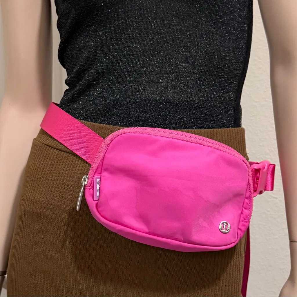 LULULEMON Athletica Everywhere Belt Bag 1L Sonic Pink - Image 4