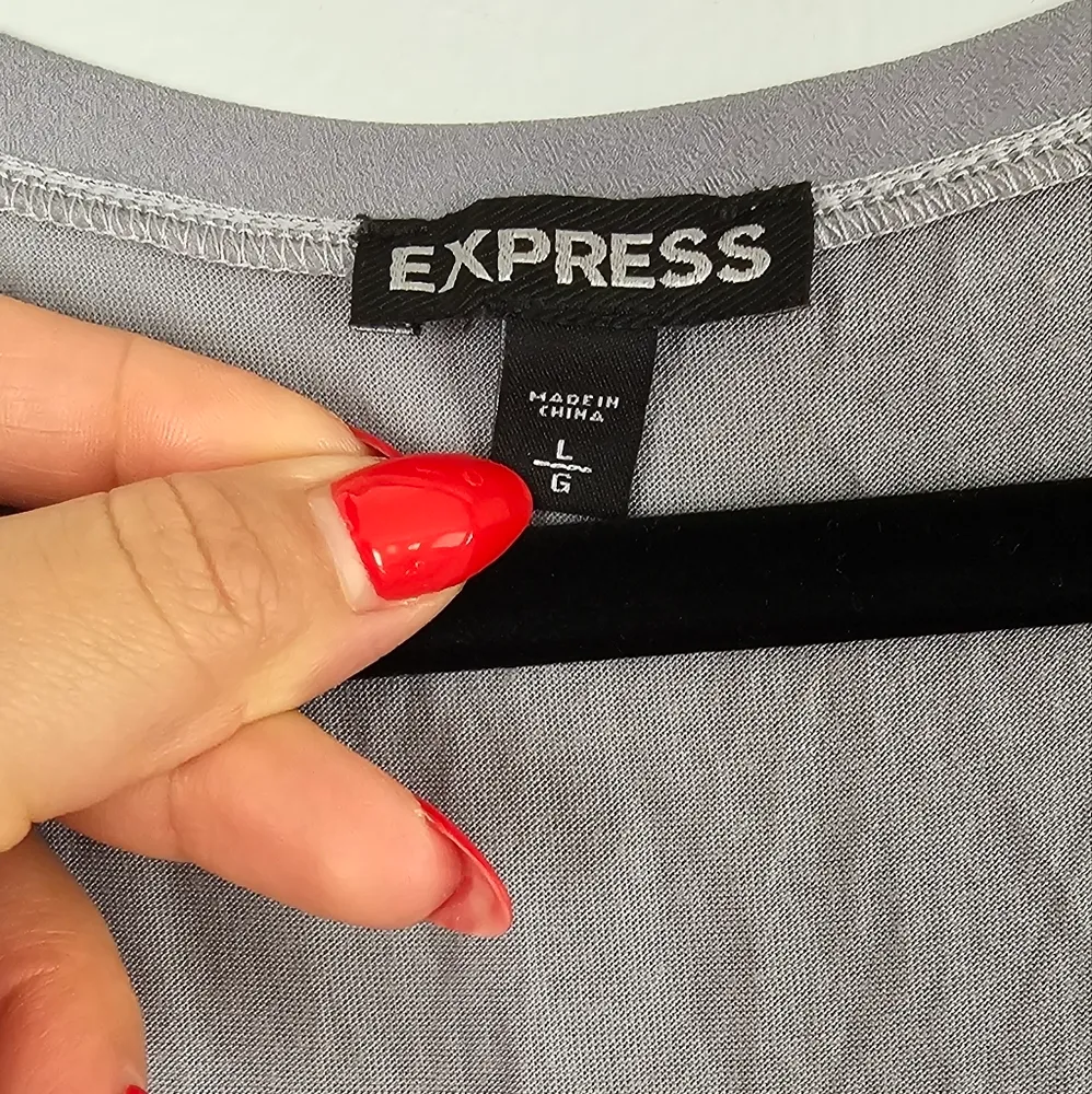 Express grey muscle shirt, lace sequence design - Image 4