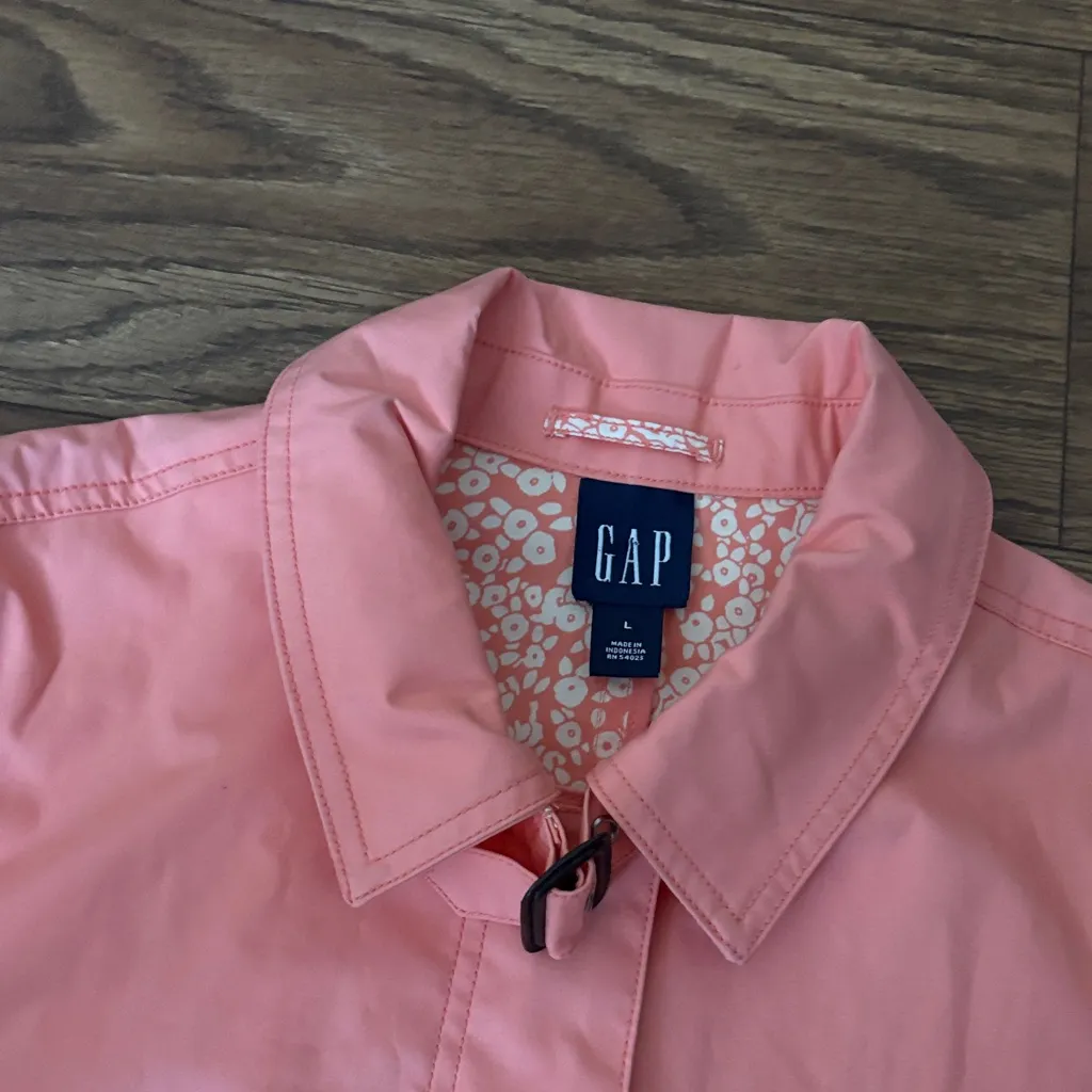 GAP Women's Vibrant Coral Pink Trench Coat Hidden Buttons Pockets Trendy Cotton - Image 2