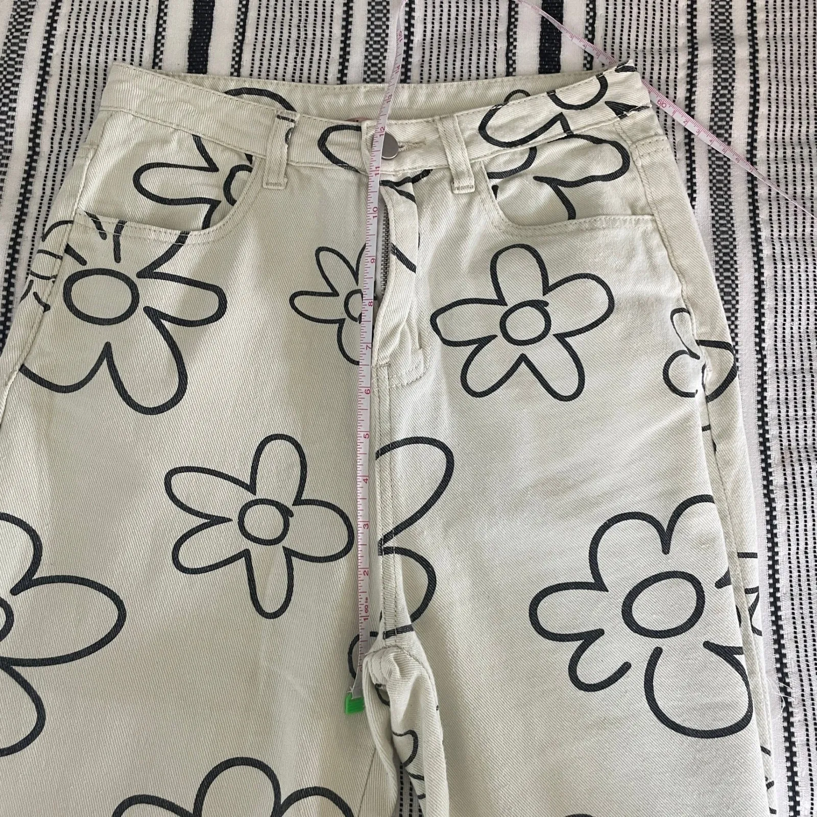 Bailey Rose Floral Print Jeans Small White Denim Flower Wide Leg Retro Eclectic Black Size 26 - Image 6