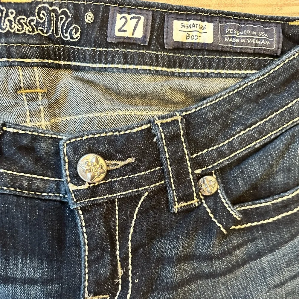 Miss Me Signature Boot Cut Crop Bling Jeans Dark Wash Size 27 - Image 4