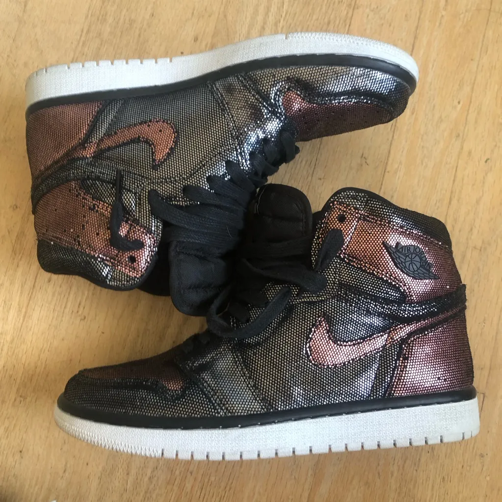 Air 1 Jordan Hi OG Fearless women’s size 7.5 maroon black streetwear - Image 5