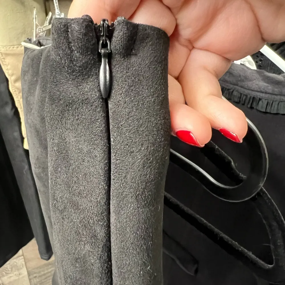 Embroidered Black Skirt - Image 3