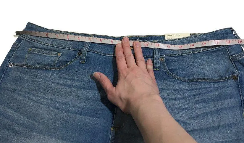 NWT Size 18 Plus Medium Wash High Rise Midi Denim Shorts New - Image 6