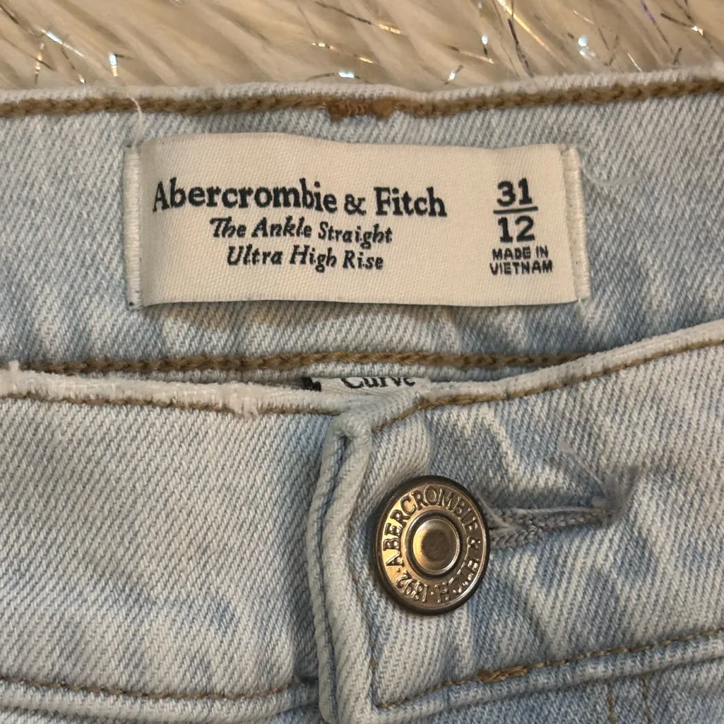 Abercrombie & Fitch Women’s Light Blue Straight Ultra High Rise Jeans Size 31/12 - Image 6