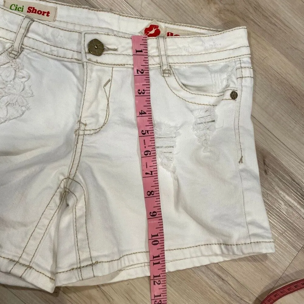 Hot Kiss White Distressed Denim Shorts Women’s Size 5 Cici Lace Detail - Image 10