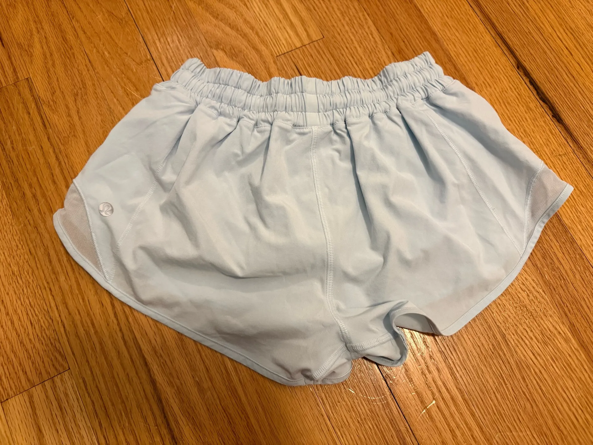 Lululemon Powder Blue Hotty Hot 2.5" Shorts - Image 4