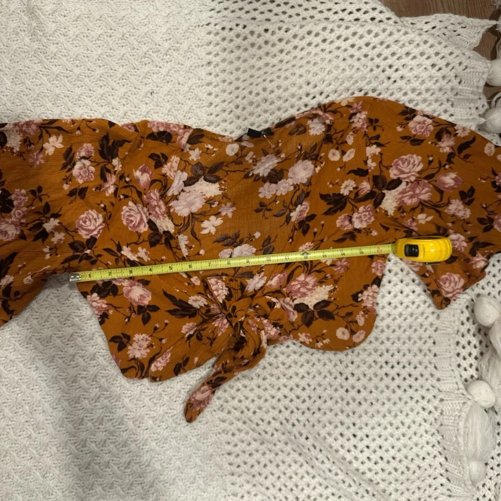 American eagle XS Floral Women's Top in Orange and Pink - Image 4