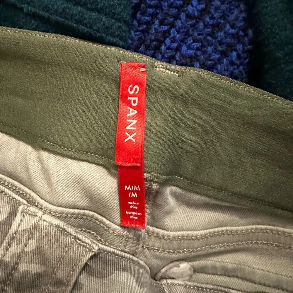 SPANX Stretch Twill Ankle Cargo Pant Size M - Image 5